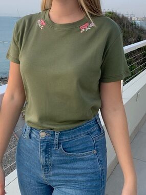 Hello Athenas Women’s Hand Embroidered Pima Cotton Tee Short Sleeve Olive S